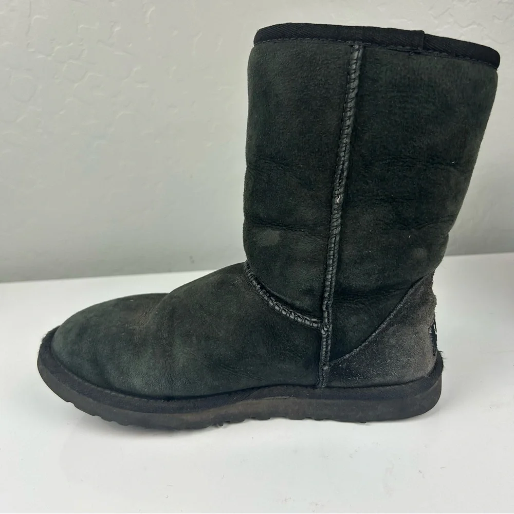 UGG Australia black suede classic short 5825 pull on winter boot size 5